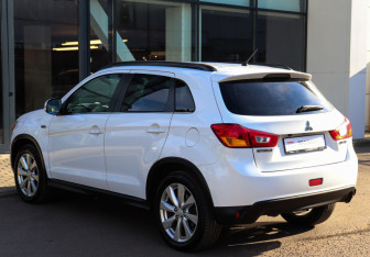 Подержанный автомобиль Mitsubishi ASX 2014 года (11 фото)