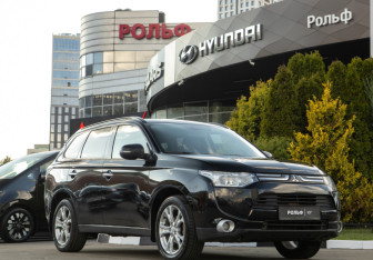Подержанный автомобиль Mitsubishi Outlander 2013 года (2 фото)