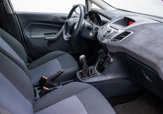 Подержанный автомобиль Ford Fiesta Hatchback 2010 года (9 фото)