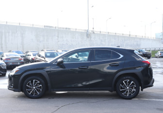 Подержанный автомобиль Lexus UX 2019 года (8 фото)