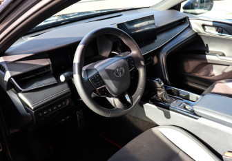 Подержанный автомобиль Toyota Camry Sedan 2024 года (7 фото)