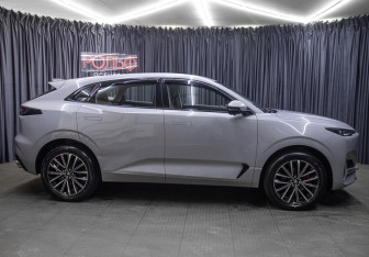 Подержанный автомобиль Changan UNI-K 2023 года (4 фото)