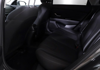 Подержанный автомобиль Hyundai Elantra Sedan 2021 года (16 фото)