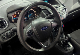 Подержанный автомобиль Ford Fiesta Hatchback 2016 года (12 фото)