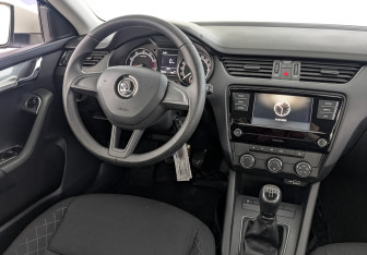 Подержанный автомобиль Skoda Octavia Liftback 2020 года (25 фото)