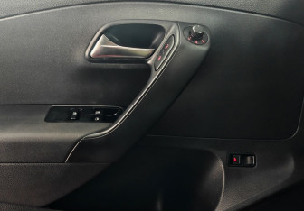 Подержанный автомобиль Volkswagen Polo Sedan 2011 года (14 фото)