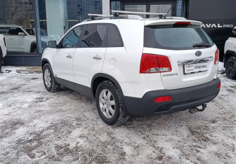 Подержанный автомобиль Kia Sorento 2012 года (7 фото)