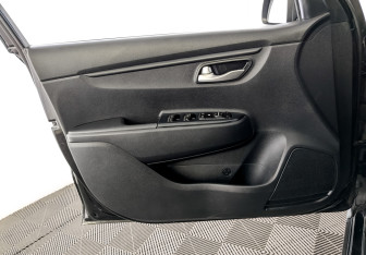 Подержанный автомобиль Kia Rio Hatchback 2018 года (19 фото)