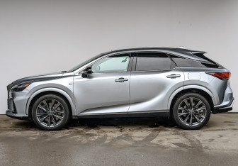 Подержанный автомобиль Lexus RX 2023 года (8 фото)