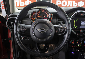 Подержанный автомобиль MINI Hatch 2016 года (17 фото)