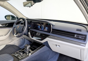 Подержанный автомобиль Hongqi HS5 2023 года (11 фото)
