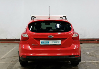 Подержанный автомобиль Ford Focus Hatchback 2011 года (6 фото)