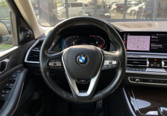 Подержанный автомобиль BMW X5 2020 года (15 фото)