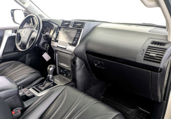 Подержанный автомобиль Toyota Land Cruiser Prado 2021 года (11 фото)