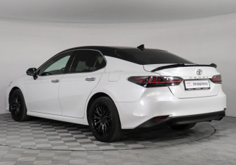 Подержанный автомобиль Toyota Camry Sedan 2018 года (7 фото)