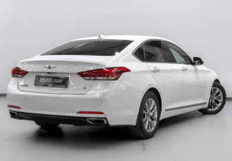 Подержанный автомобиль Hyundai Genesis 2014 года (5 фото)