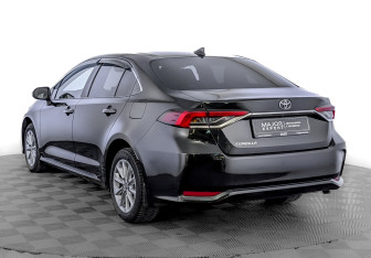 Подержанный автомобиль Toyota Corolla Sedan 2019 года (7 фото)