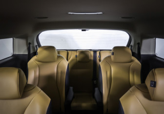 Подержанный автомобиль Kia Carnival 2021 года (12 фото)