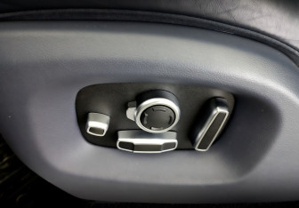 Подержанный автомобиль Land Rover Range Rover 2015 года (20 фото)