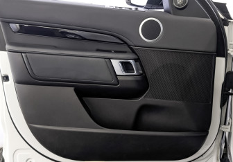 Подержанный автомобиль Land Rover Discovery 2017 года (19 фото)