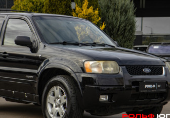 Подержанный автомобиль Ford Escape 2002 года (16 фото)