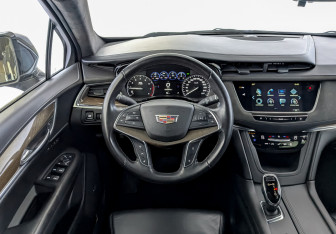 Подержанный автомобиль Cadillac XT5 2017 года (22 фото)
