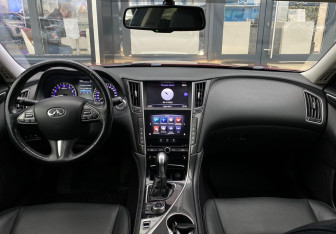 Подержанный автомобиль Infiniti Q50 2015 года (18 фото)
