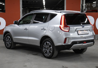 Подержанный автомобиль Geely Emgrand X7 2019 года (7 фото)
