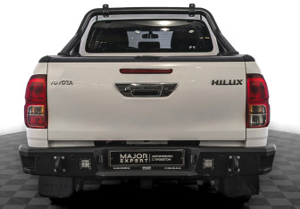 Подержанный автомобиль Toyota Hilux 2020 года (6 фото)