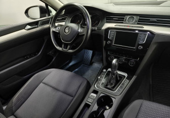 Подержанный автомобиль Volkswagen Passat Sedan 2017 года (10 фото)