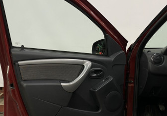 Подержанный автомобиль Renault Duster 2013 года (14 фото)