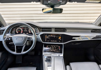 Подержанный автомобиль Audi A7 2021 года (14 фото)