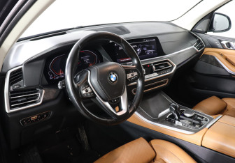 Подержанный автомобиль BMW X5 2019 года (11 фото)
