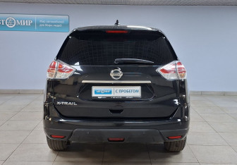 Подержанный автомобиль Nissan X-Trail 2017 года (6 фото)