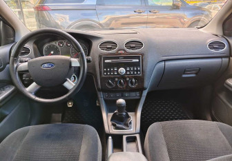 Подержанный автомобиль Ford Focus Hatchback 2007 года (9 фото)