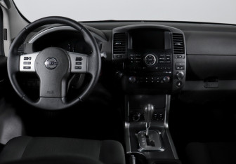 Подержанный автомобиль Nissan Pathfinder 2011 года (12 фото)