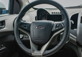 Подержанный автомобиль Chevrolet Aveo Sedan 2015 года (15 фото)