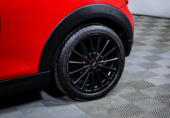 Подержанный автомобиль MINI Hatch 2018 года (15 фото)