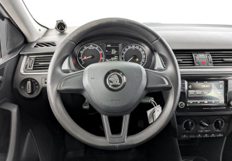 Подержанный автомобиль Skoda Rapid Liftback 2019 года (20 фото)