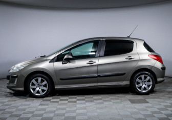 Подержанный автомобиль Peugeot 308 Hatchback 2011 года (8 фото)