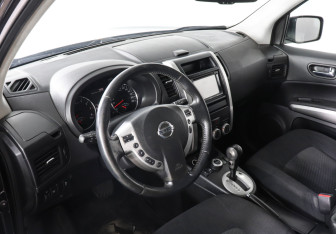 Подержанный автомобиль Nissan X-Trail 2011 года (9 фото)
