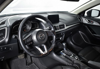 Подержанный автомобиль Mazda 3 Sedan 2018 года (10 фото)