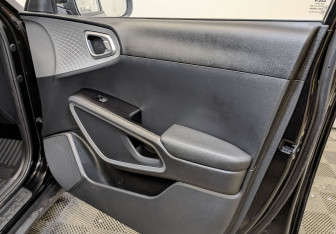 Подержанный автомобиль Kia Soul 2022 года (24 фото)