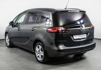 Подержанный автомобиль Opel Zafira Compactvan 2013 года (6 фото)