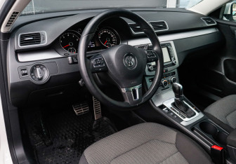 Подержанный автомобиль Volkswagen Passat Wagon 2013 года (14 фото)
