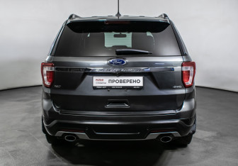 Подержанный автомобиль Ford Explorer 2018 года (6 фото)