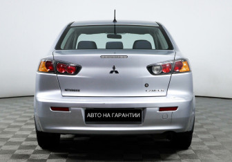 Подержанный автомобиль Mitsubishi Lancer Sedan 2013 года (6 фото)