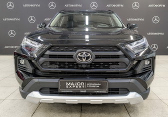 Подержанный автомобиль Toyota RAV4 2025 года (2 фото)
