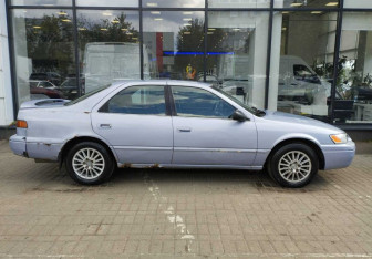 Подержанный автомобиль Toyota Camry Sedan 1996 года (4 фото)