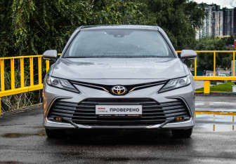 Подержанный автомобиль Toyota Camry Sedan 2023 года (2 фото)